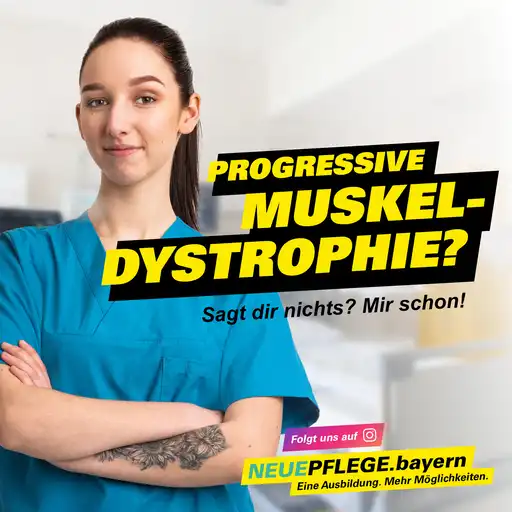Eine Pflegerin in Arbeitskleidung